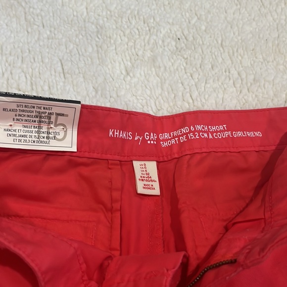 NWT. GAP girlfriend 6 inch shorts new with tags deep red ( see photo) - Picture 2 of 4